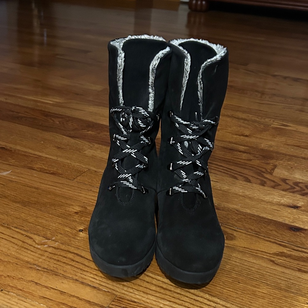 La CANADIENNE Black Winter Boots with Fur Lining